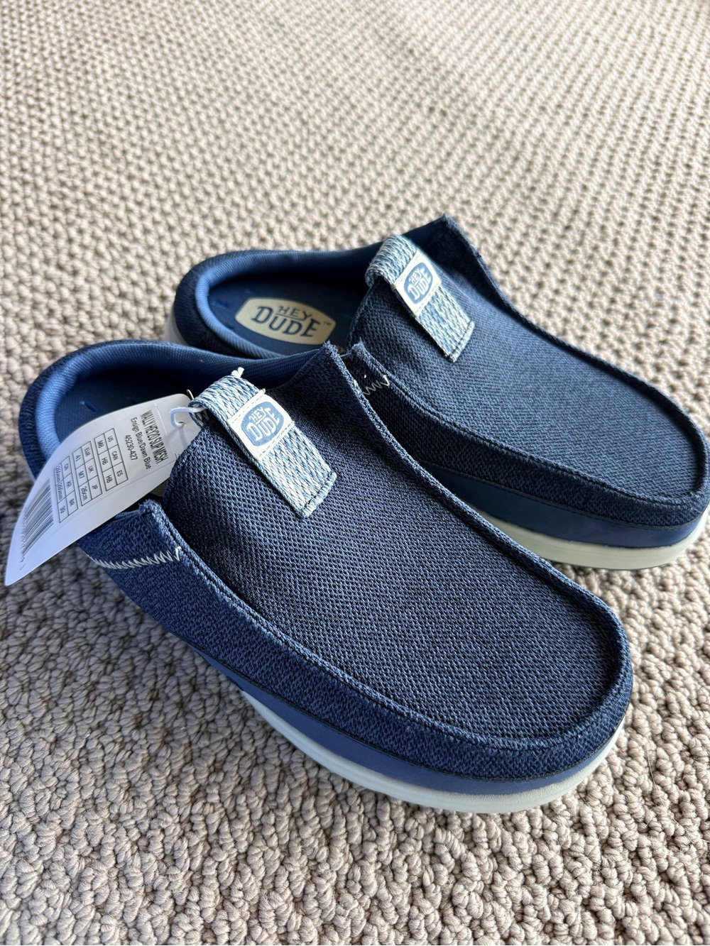 Hey Dude men’s Wally H2O slip on. 
Size 8